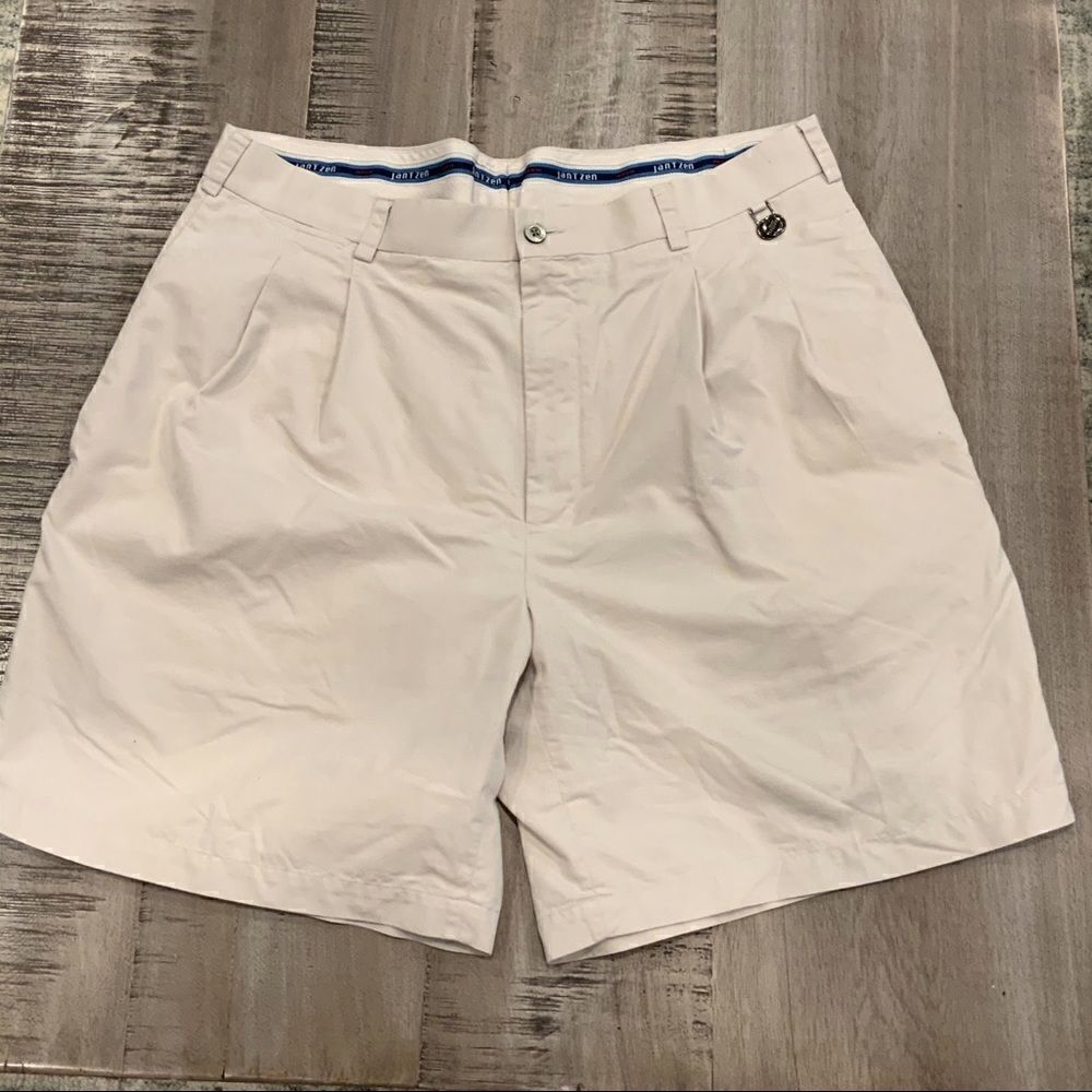 🌺3 FOR $20🌺 - Men Jantzen light tan shorts 38 pleated